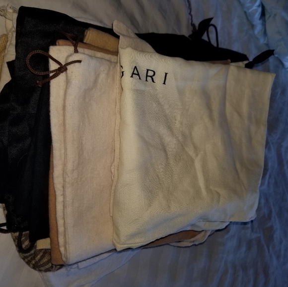huge lot of designer Dust bags Prada, Bvlgari Louis Vuitton, Burberry etc - Picture 16 of 16